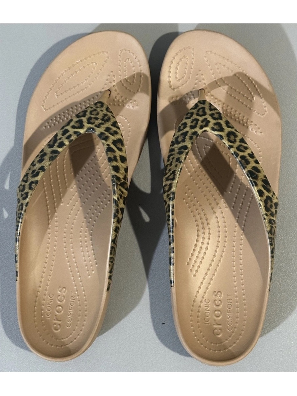 Crocs Women’s Iconic Comfort Thong Animal Print Sandals Size 10